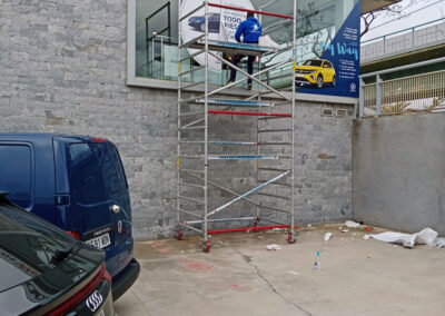 Producción e instalación campaña VW en Fuengirola