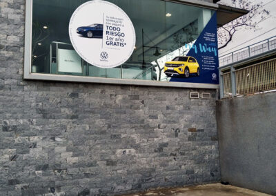 Producción e instalación campaña VW en Fuengirola