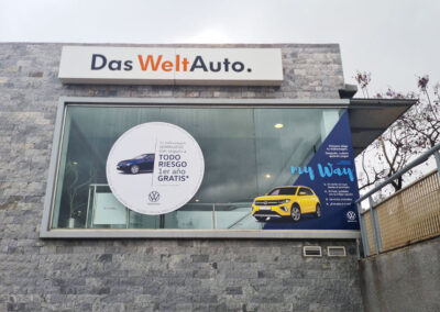 Producción e instalación campaña VW en Fuengirola