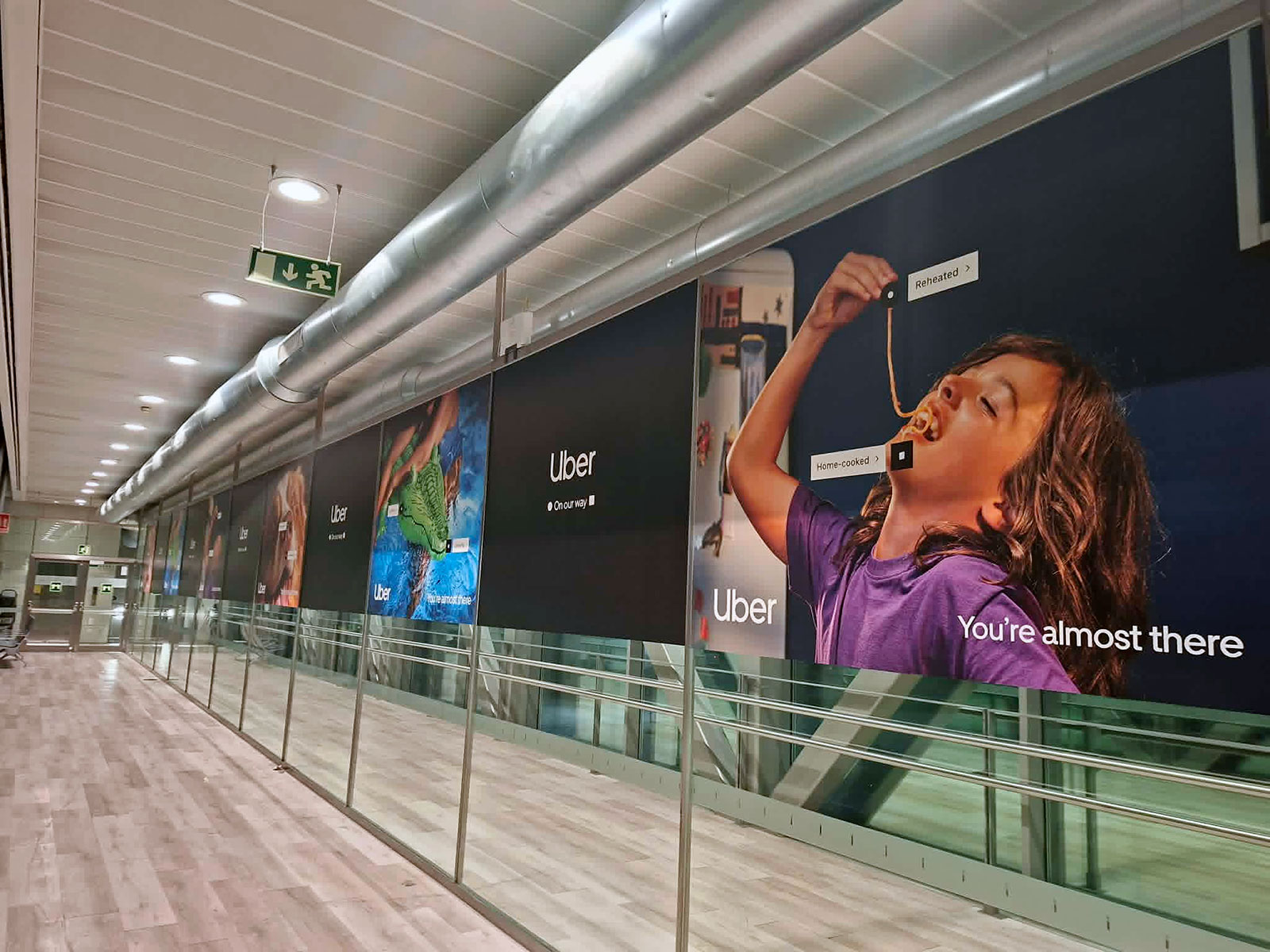 Vinilado de las cristaleras de diques del Aeropuerto de Málaga para Uber Vinilado de las cristaleras de diques del Aeropuerto de Málaga para Uber