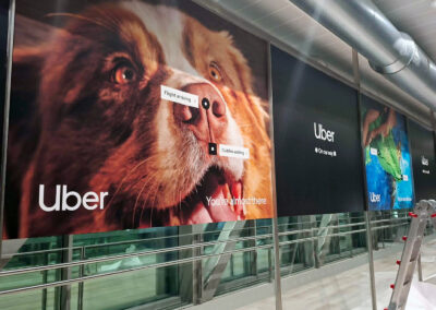 Vinilado de las cristaleras de diques del Aeropuerto de Málaga para Uber