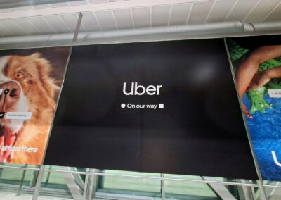 Vinilado de las cristaleras de diques del Aeropuerto de Málaga para Uber