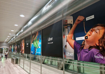 Vinilado de las cristaleras de diques del Aeropuerto de Málaga para Uber