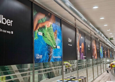 Vinilado de las cristaleras de diques del Aeropuerto de Málaga para Uber